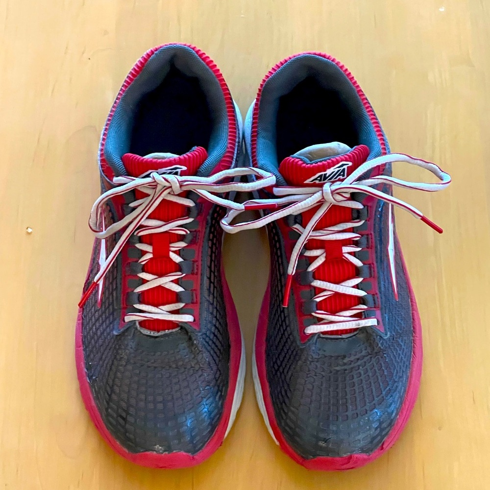AVIA ATHLETIC SHOES